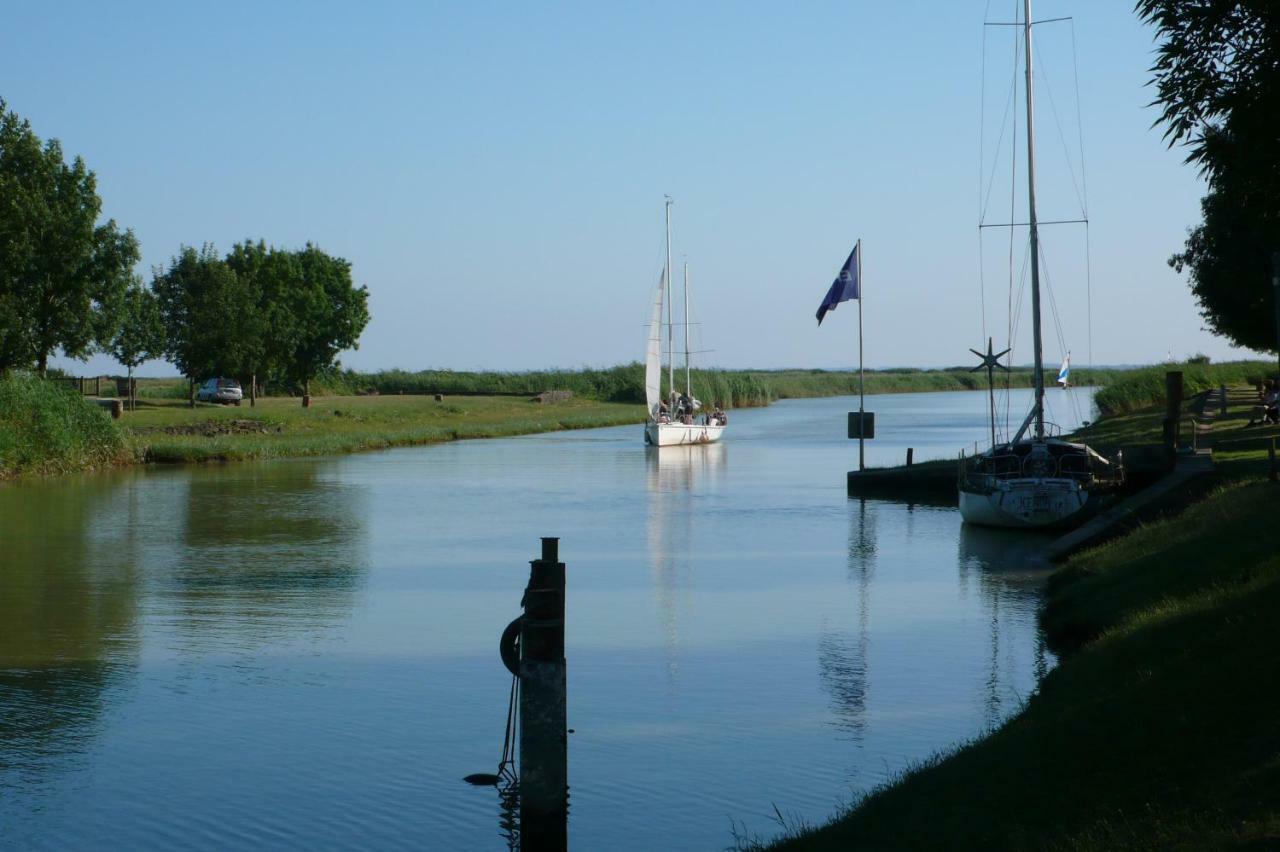 Chateau Des Salles Hotel Saint-Fort-sur-Gironde Ngoại thất bức ảnh